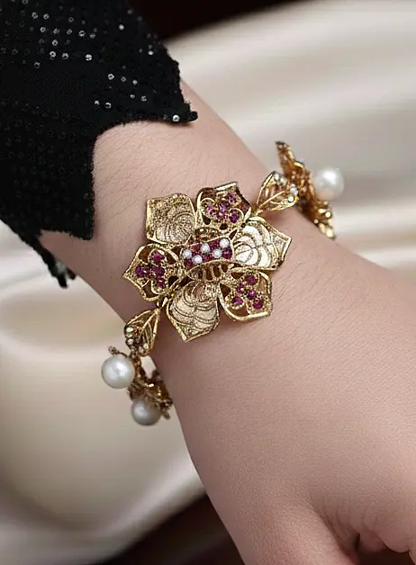 BS-010-MA-Flower Hand Cuff -